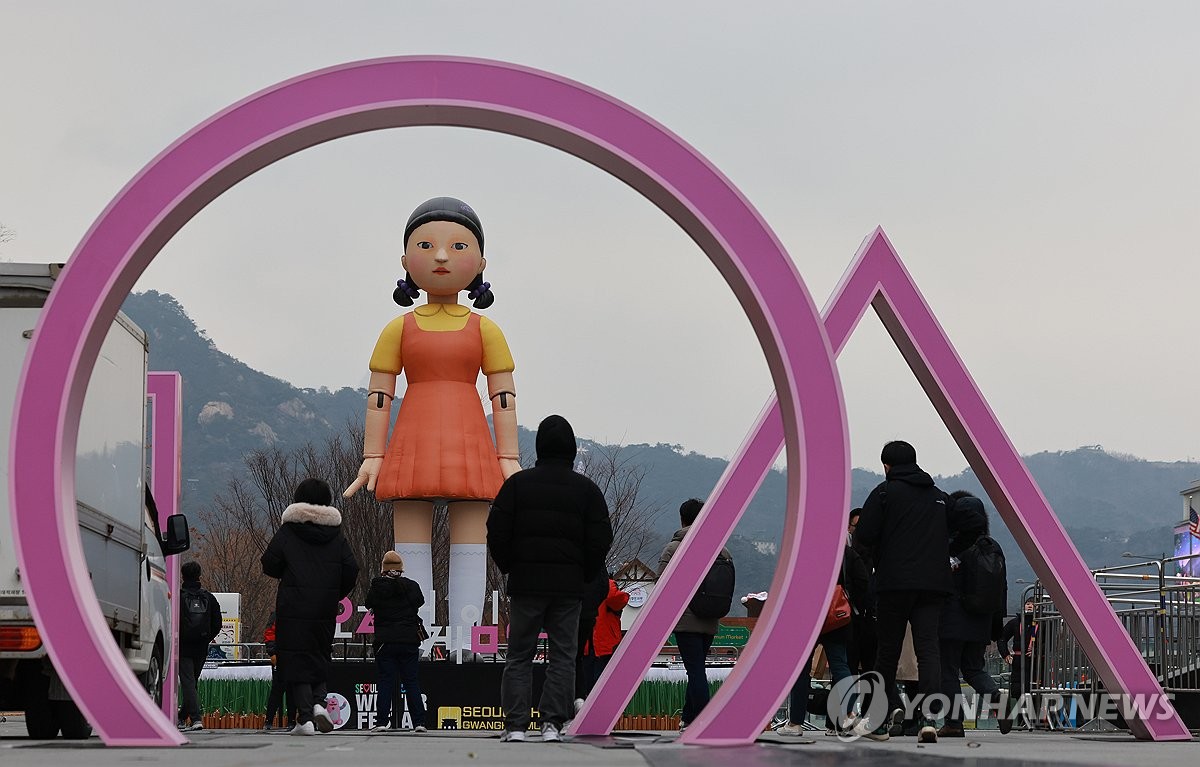 서울 도심에 「오징어 게임」조형물