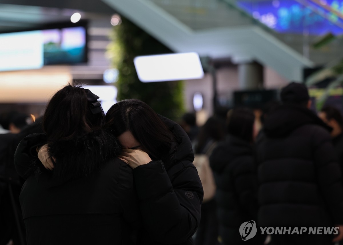 Familiares de las víctimas del accidente de avión en Muan AGENCIA DE NOTICIAS YONHAP