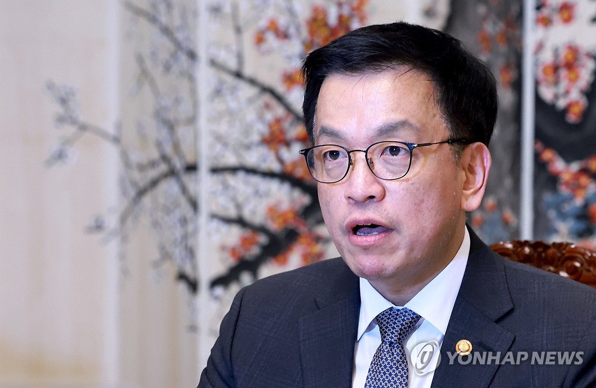 El presidente interino de Corea del Sur, Choi Sang-Mok, habla durante una reunión económica de altos funcionarios del gobierno en el Complejo del Gobierno Central en Seúl el 11 de febrero de 2025 (Yonhap)