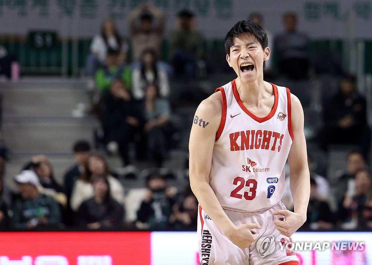 총력전엔 식스맨도 주인공…SK 김형빈과 LG 허일영, 누가 잘넣나
