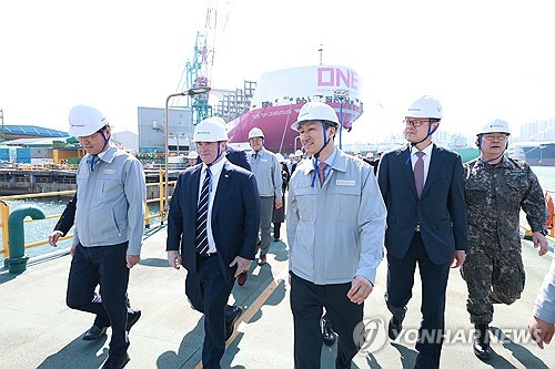 U.S. Navy secretary visits Hyundai shipyard