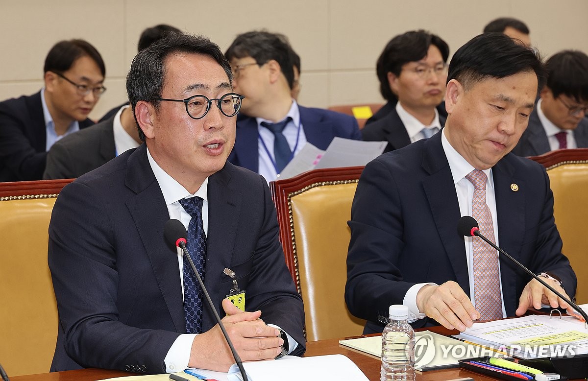[속보] 유영상 SKT대표 "가입자 250만명 이탈 및 위약금 2천500억 예상"
