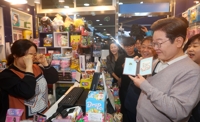 李 "한일 협력, 경제·안보에 중요…과거사 문제는 해결해야"