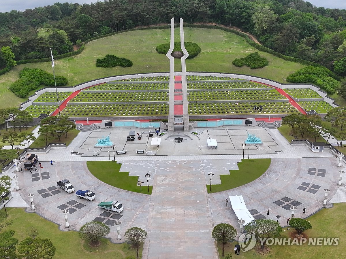 5·18 45주년 기념식 거행…이재명·이준석 등 대선 후보들 참석