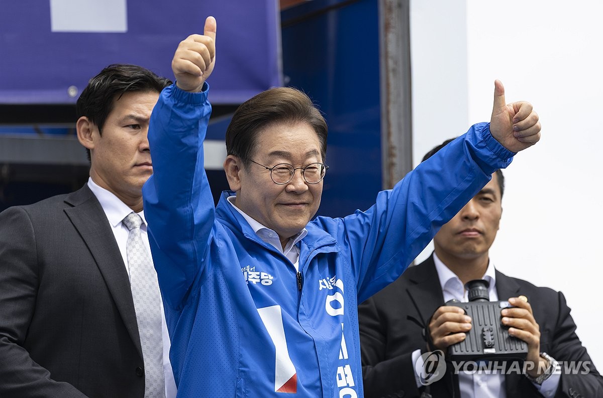 이재명 "AI 3대 강국 우뚝…