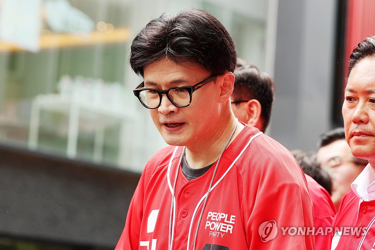 '전한길 입당'에 국민의힘 여진 계속…"극우 정당화 막…