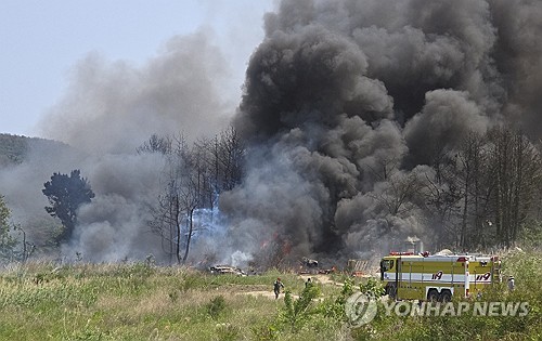 (2nd LD) Navy patrol plane crashes in Pohang; 4 people aboard