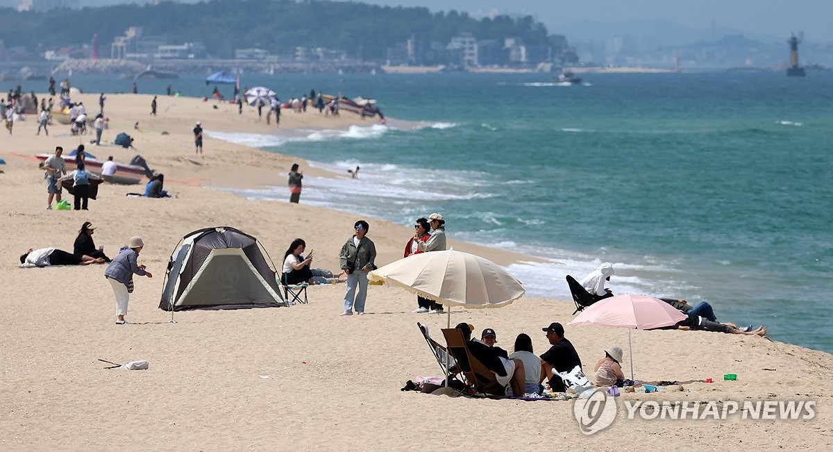 대통령 선거일 경포해변 풍경