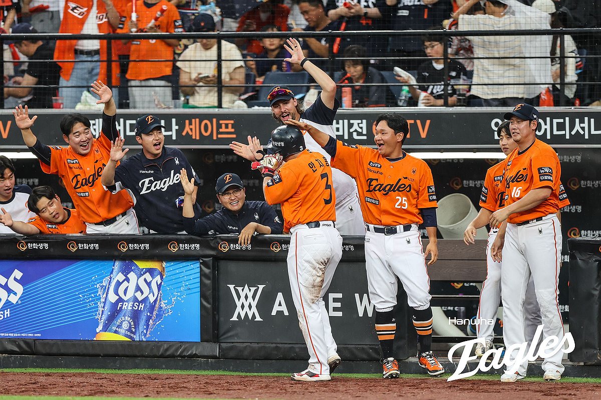 프로야구 한화, LG에 '빗속 역전승'…33일 만에 1위 복귀