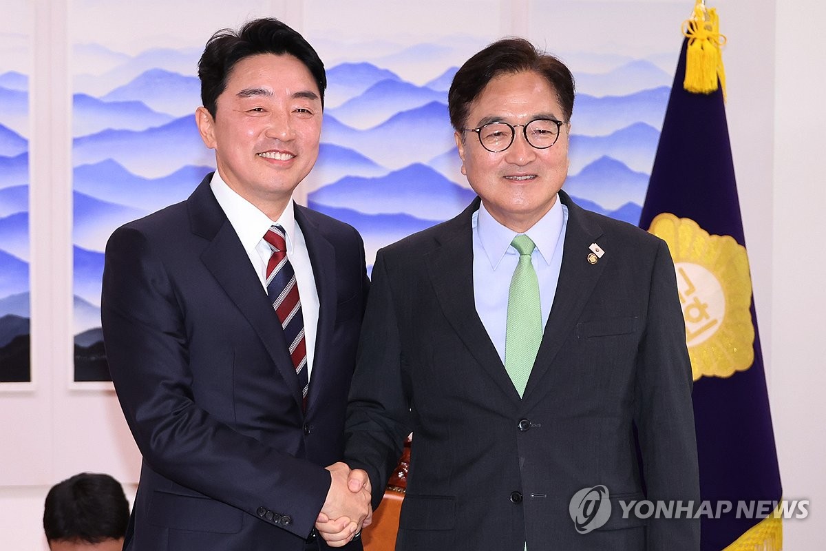 우의장 "정부·국회 잘 협력"…강훈식 "추경, 국민고통 덜어야"