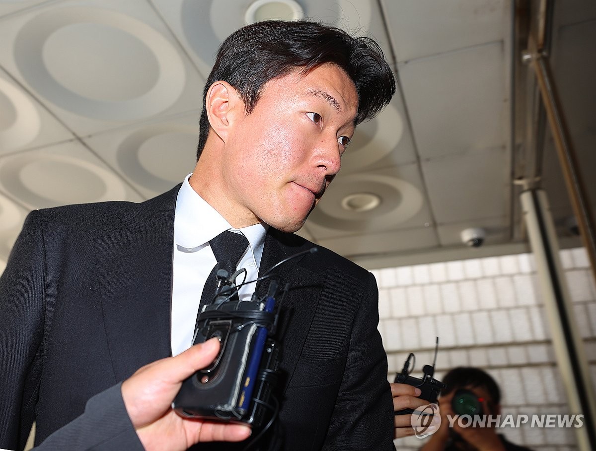검찰, '불법촬영 혐의' 황의조 2심서 징역 4년 구형…