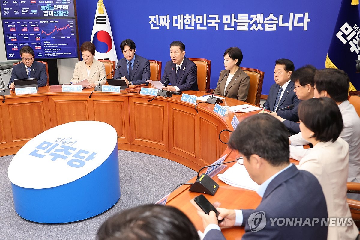 與 "尹, 황제조사 요구하는 후안무치…관용 베풀면 안돼…