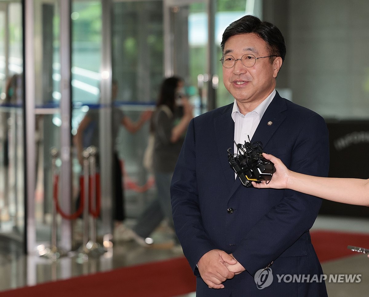 윤호중 행안장관 후보자, 재산 22억 신고…수형으로 병…