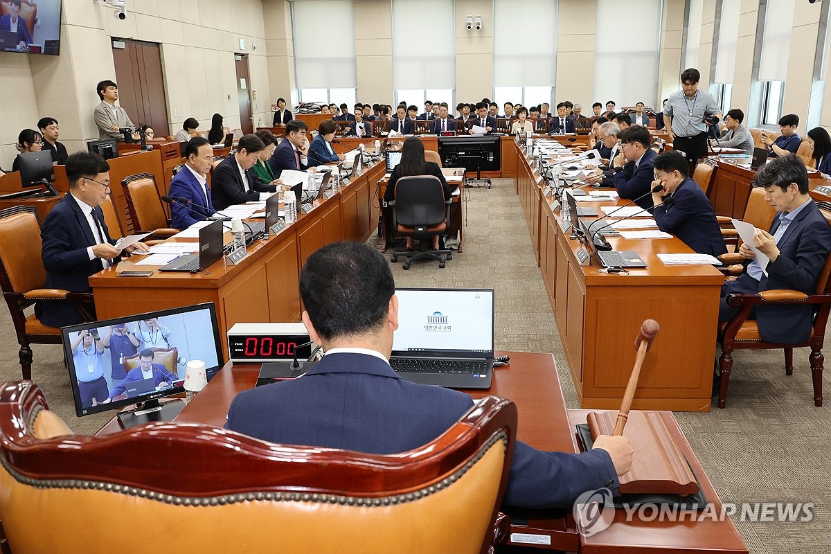 '尹정부 때 거부권' 지역화폐법, 與 주도로 행안위 통…