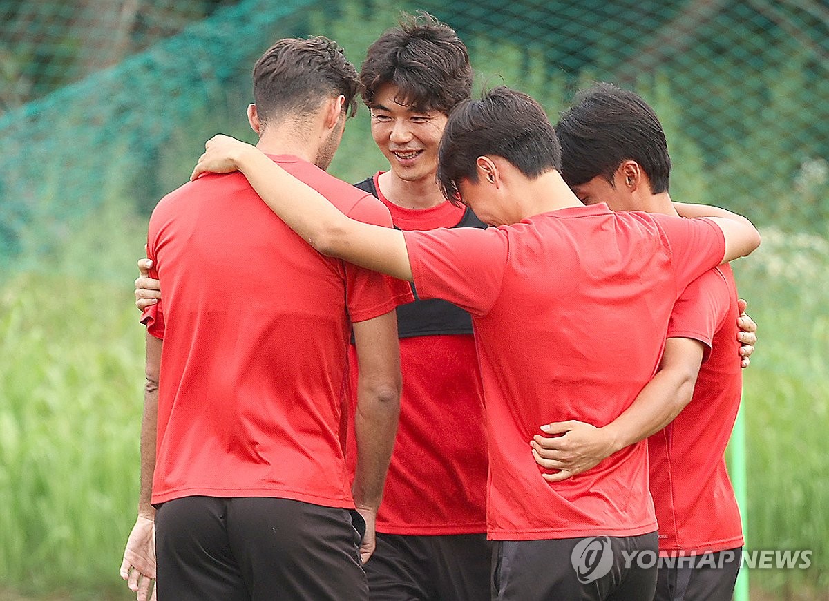 '기성용이 뜬다'…궂은 날씨에도 포항스틸야드 '들썩'