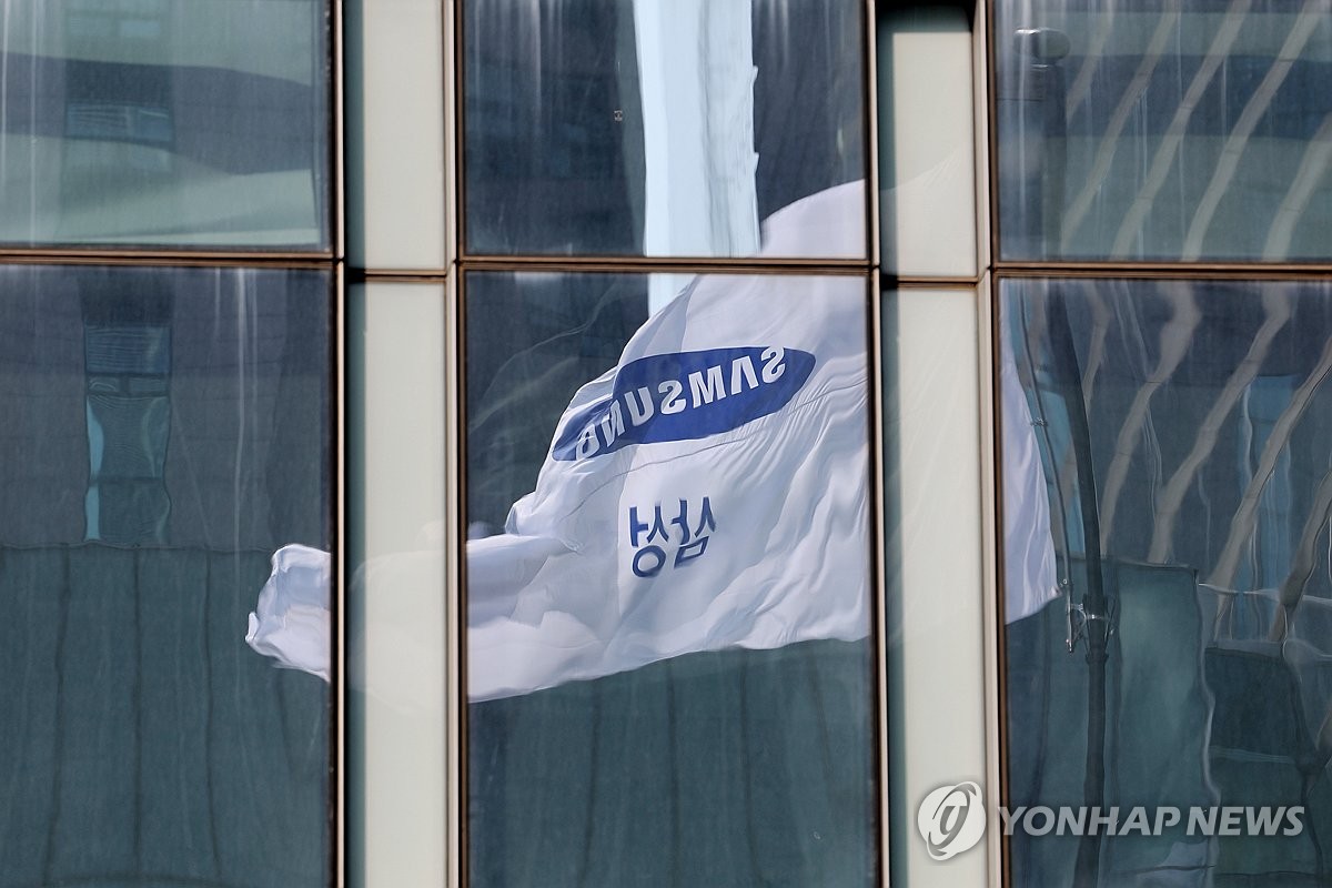 흔들리는 삼성전자 깃발