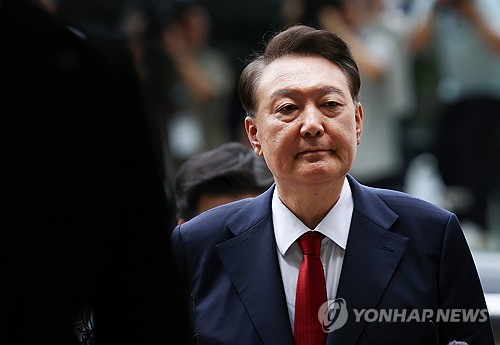 특검, 尹 구속기소 "계엄 통제장치 무력화" …외환죄 추가수사