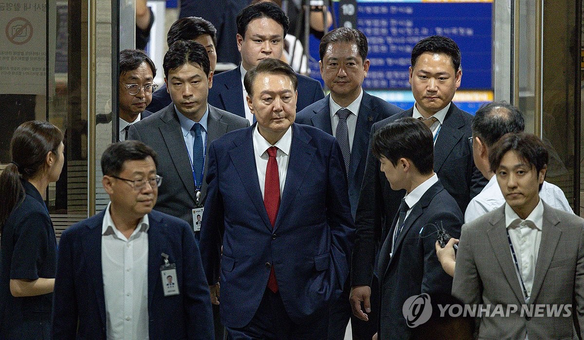 尹측 "특검 구속영장 범죄사실에 외환 혐의 없어…졸속 …