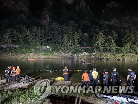 CCTV 포착된 물놀이 장면…경찰, 금산 금강 20대 …
