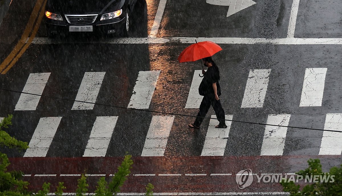 서울 한낮기온 보름만에 30도 아래로…화요일도 비