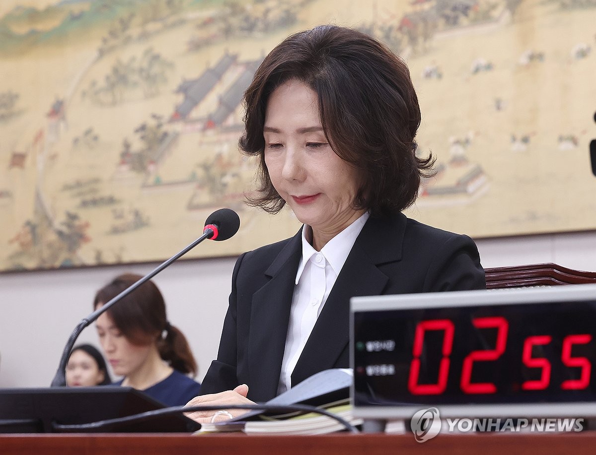 野 "공교육 탈출"·與 '소명기회 주력'…이진숙 허리숙…