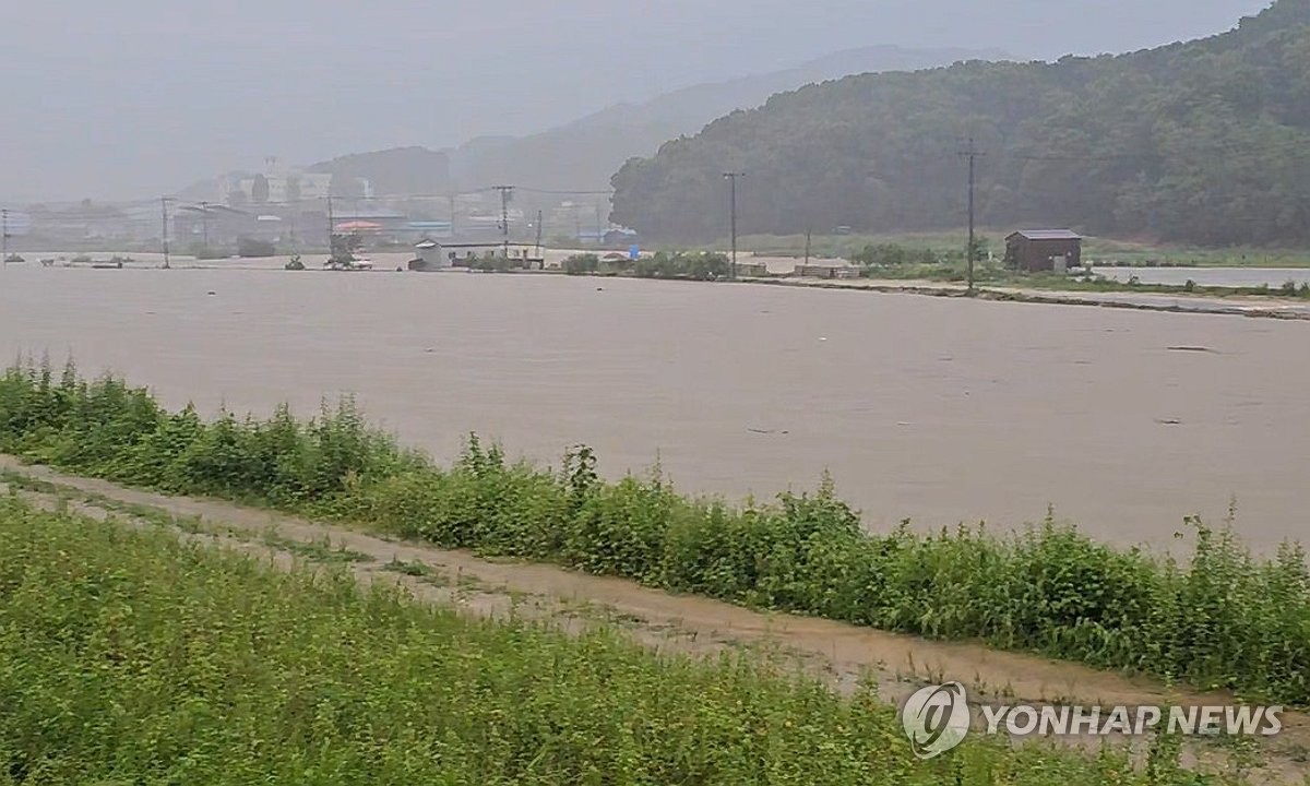 與지도부 충남 아산 수해 현장行…"특별재난지역 선포 건…