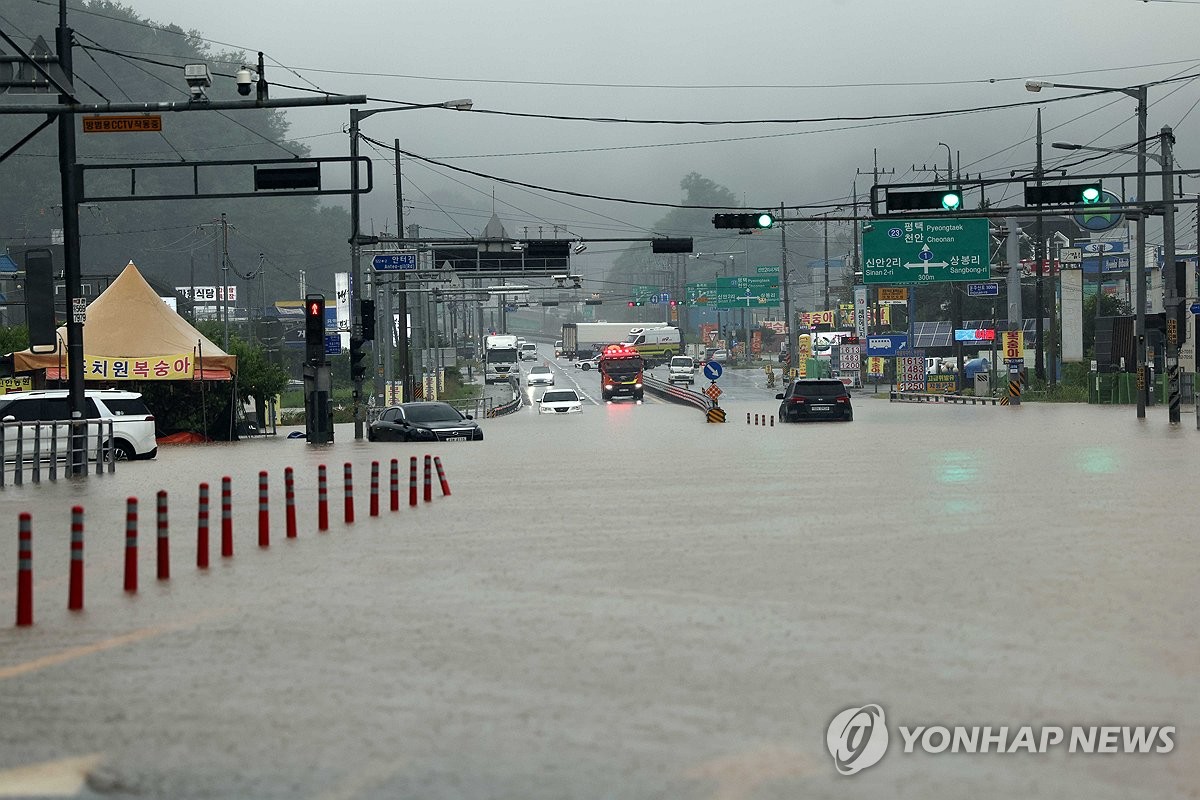 전국 주말에도 집중호우…시설피해 2천건 육박·7천명 대…
