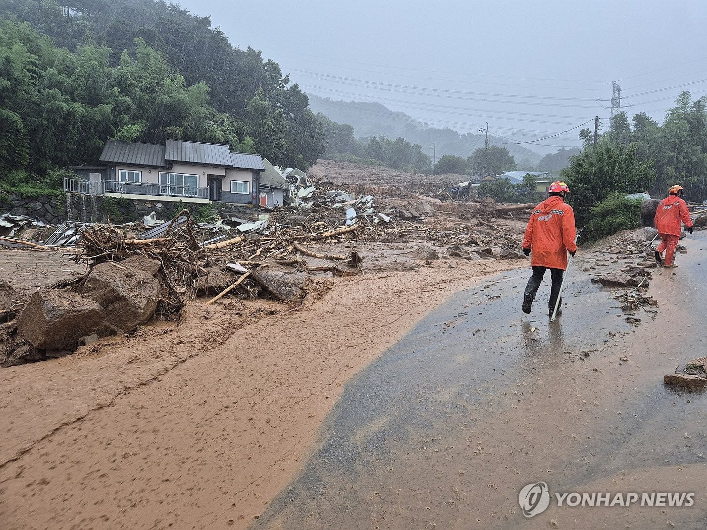 [속보] 소방 당국 "산청군 부리면 토사 유출로 1명 …