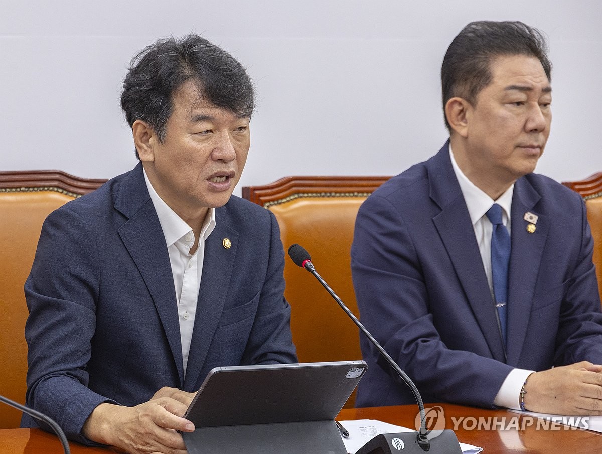 與문진석 '姜 갑질논란'에 "보좌진은 식구…일반직장과 …