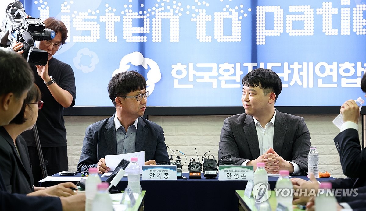 전공의들, 환자단체 찾아 "의정갈등으로 불편 겪은 국민…
