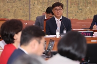 최휘영 "딸, 네이버 자회사에 절차대로 취업…지원한 것도 몰라"