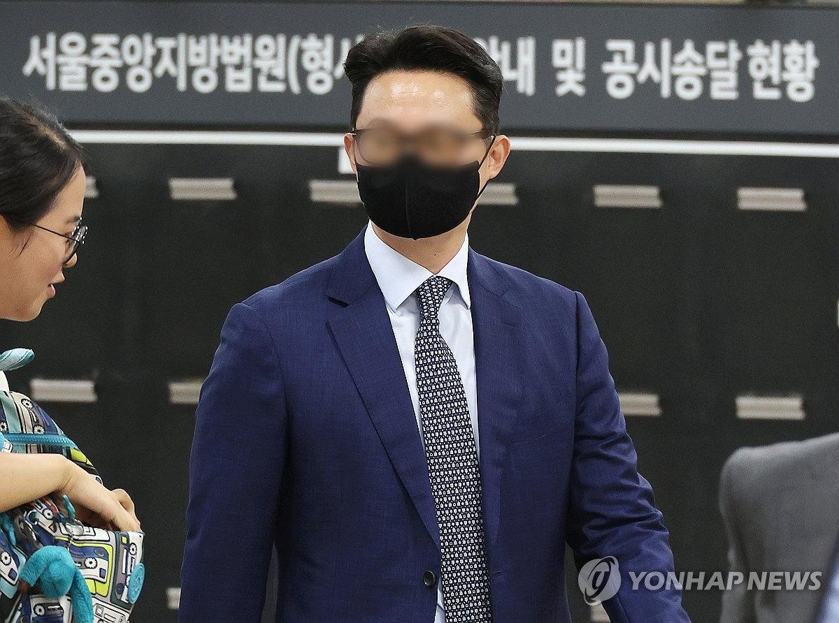 '건진법사 목걸이 청탁' 통일교 前간부 구속…특검수사 …