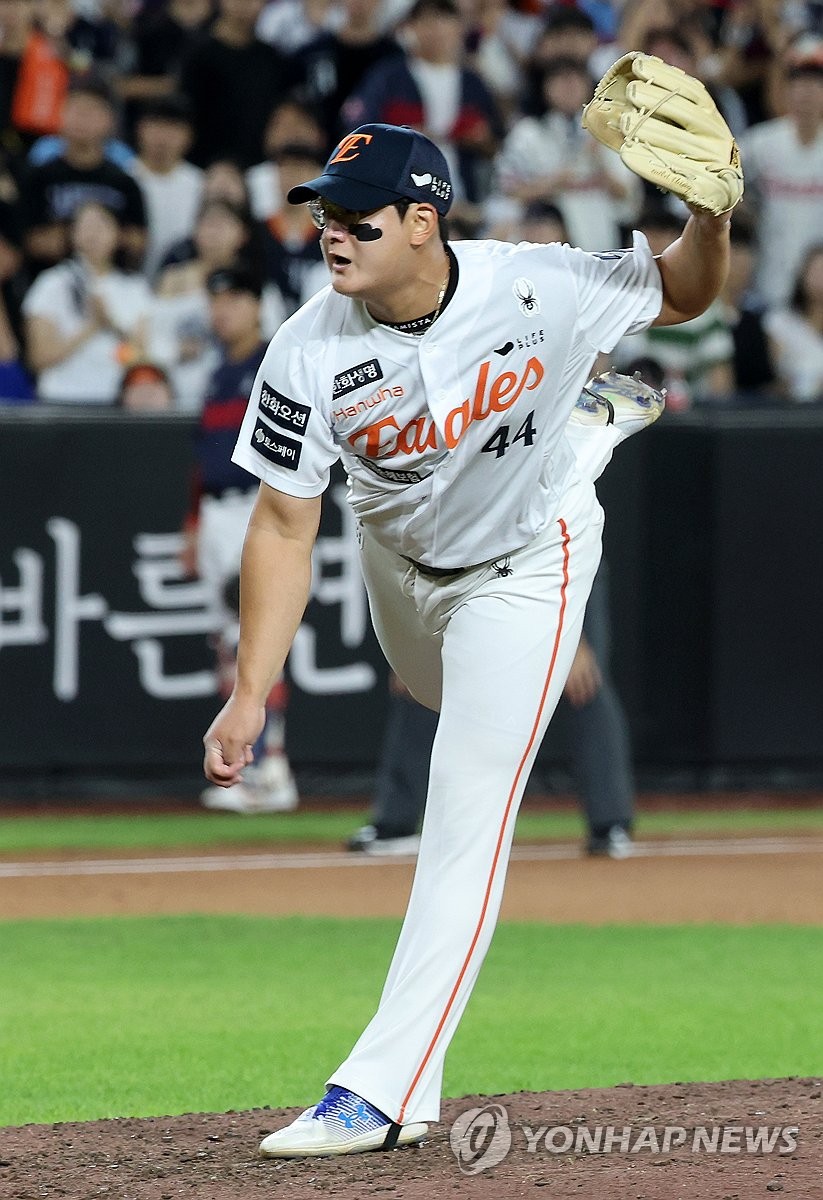만루 위기 극복하는 김서현
