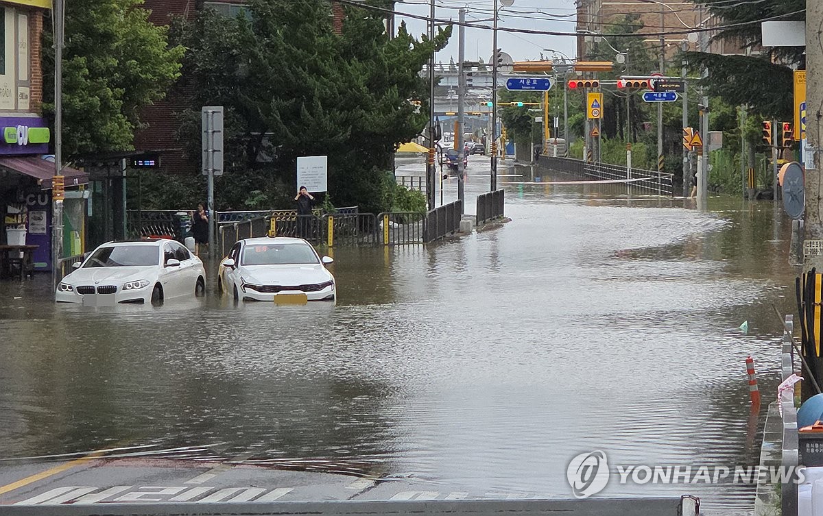 밤사이 중부지방 집중호우 계속…수도권 내일까지 최대 200㎜ 더