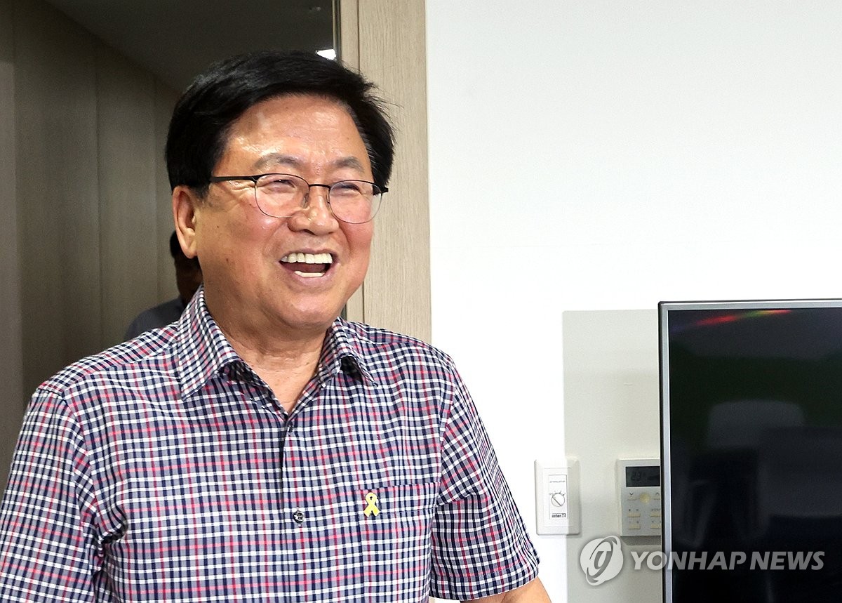 교육부장관 후보 최교진 세종교육감 "영광이지만 무거운 책임감"