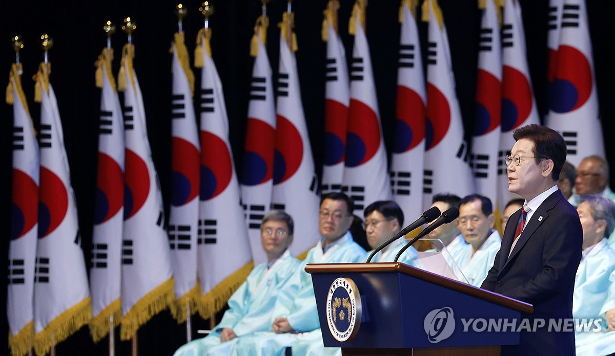 [속보] 李대통령 "남북, 신뢰회복·대화복원부터…말 아닌 행동으로"