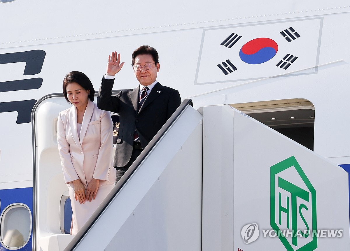 李대통령 순방 맞아 외신 대상 