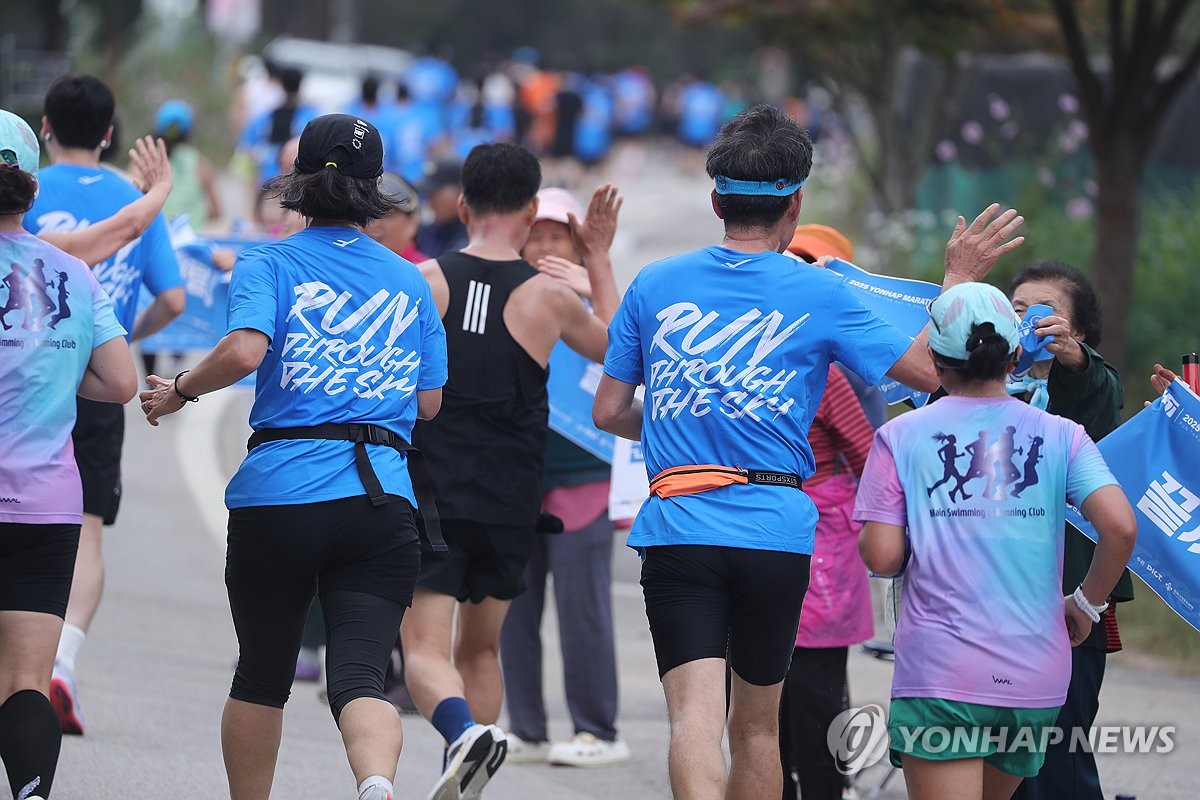 춘천연합마라톤이 전한 "강촌 부활" 큰 울림…"입춘대길" 덕담도