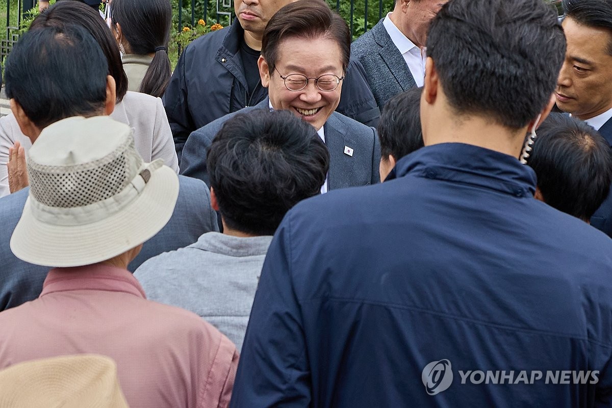 추석 맞아 고향 찾은 이재명 대통령