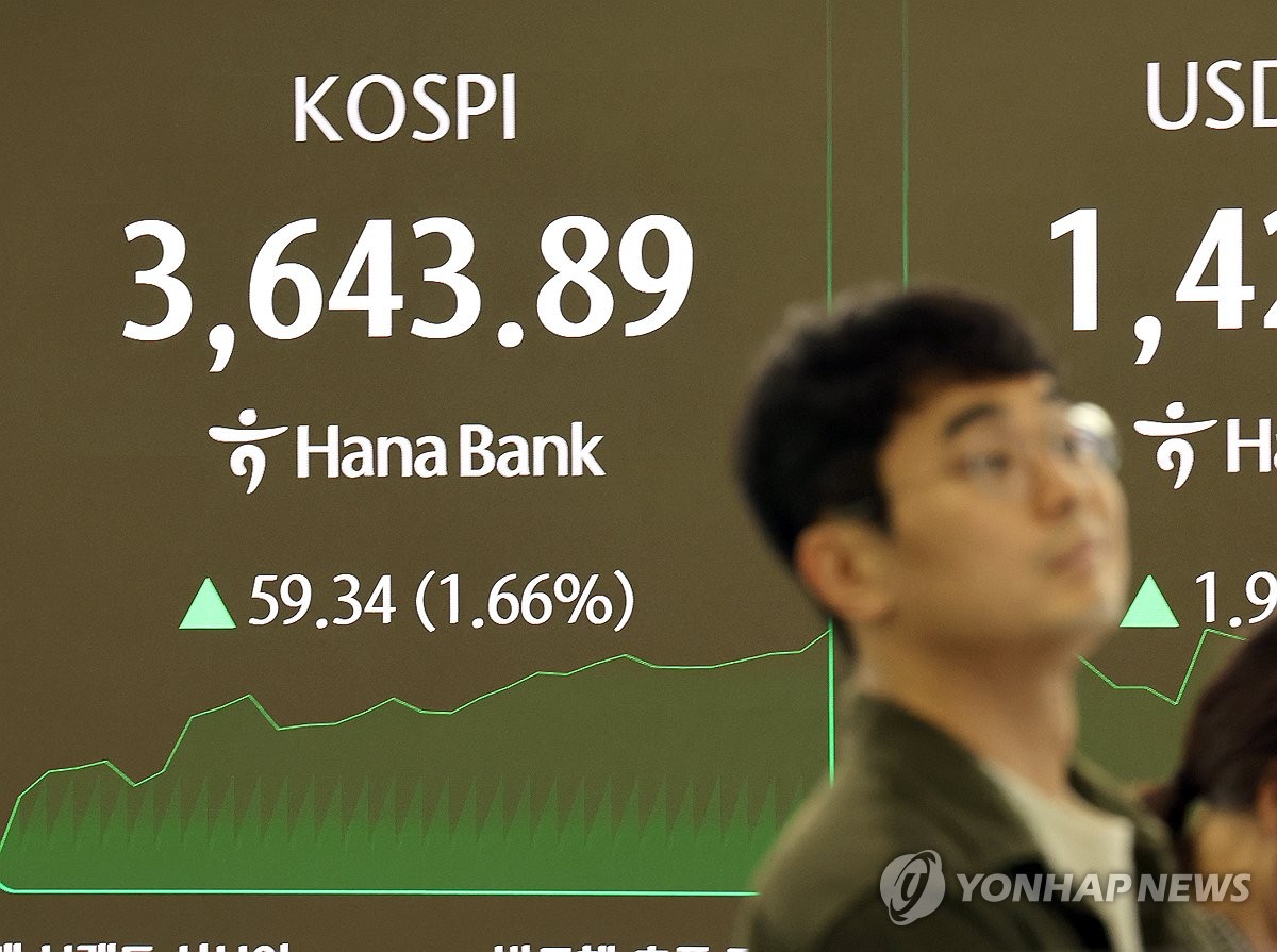 Seoul stocks up late Tues. morning on chips, eased tariff concerns