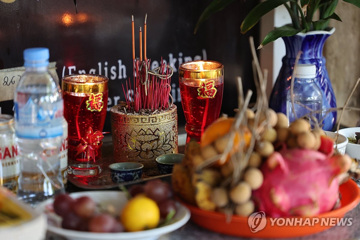 캄보디아 피살 대학생 안치된 턱틀라 사원 안치실