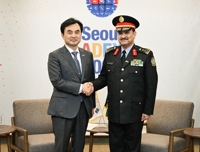 وزير الدفاع الكوري الجنوبي يعقد محادثات مع مسؤولين من حلف شمال الأطلسي والمملكة العربية السعودية