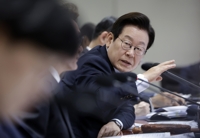 여당發 재판중지법 제동 건 李대통령…'정쟁화·민심 이반' 경계