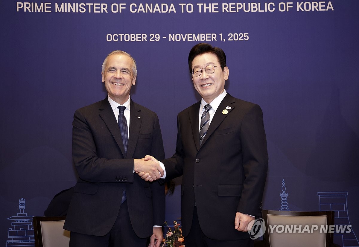 (2nd LD) [APEC 2025] Lee, Canadian PM agree to bolster defense, security partnership