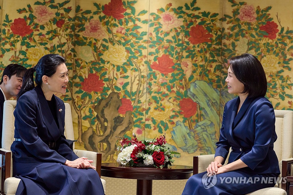 김혜경 여사, 싱가포르 루즈 루이 여사와 환담
