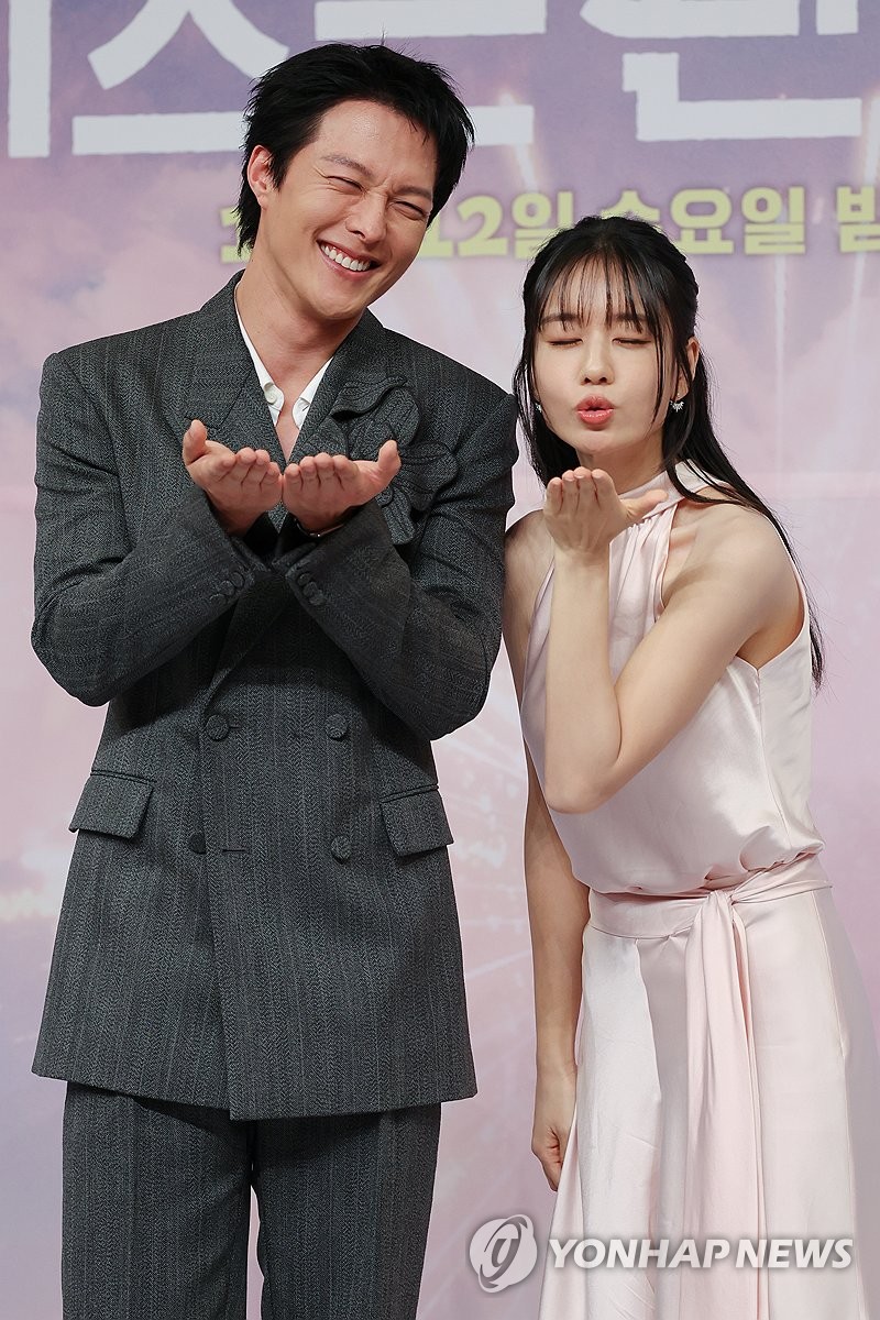 '키스는 괜히 해서!' 안은진 도파민 터지는 로코…내내 즐거워