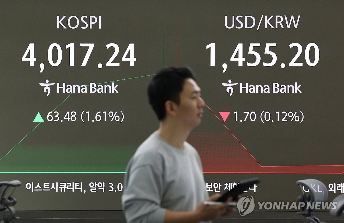 Seoul stocks open higher on bargain hunting