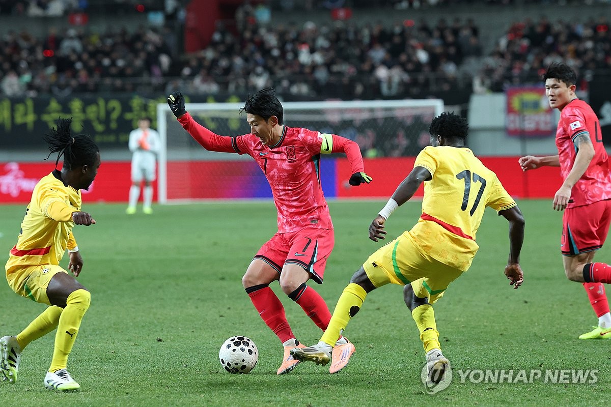 드리블 하는 손흥민