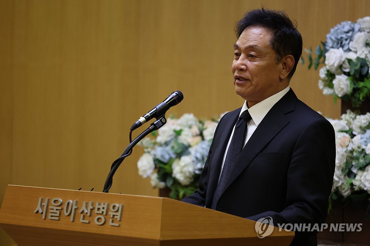 추도사 하는 배우 김영철