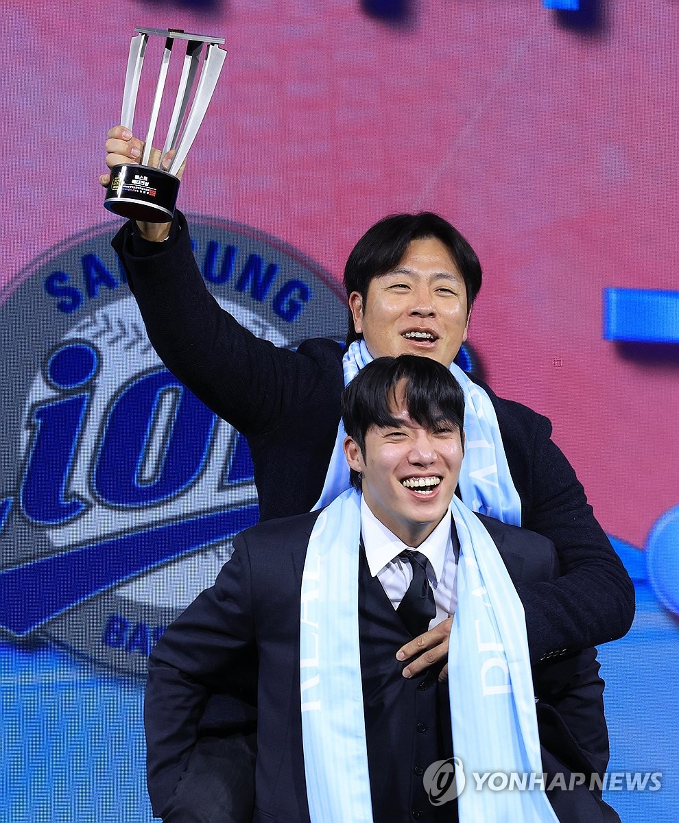 '리얼글러브어워드' 베터리 상 삼성 원태인, 강민호